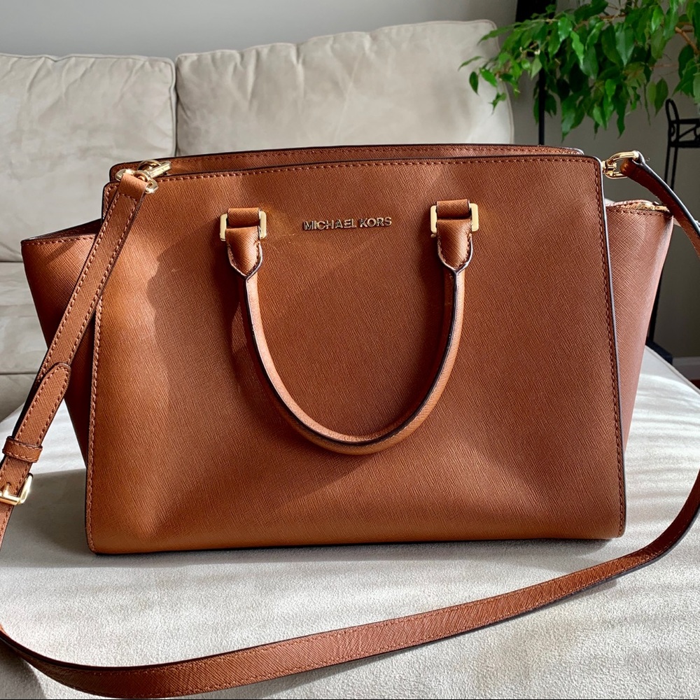 Michael Kors large Selma Satchel EUC luggage color